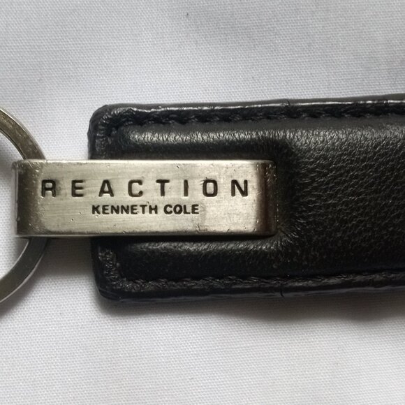 Vintage Kenneth Cole Reaction Leather KeyChain Keyring Collectible Souvenir - Picture 1 of 4